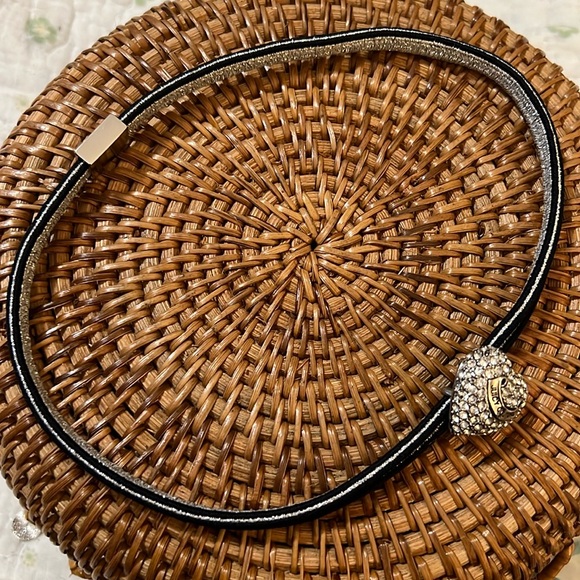 JLN Juicy Couture Rhinestone Heart Stretch Headband. - Picture 3 of 7